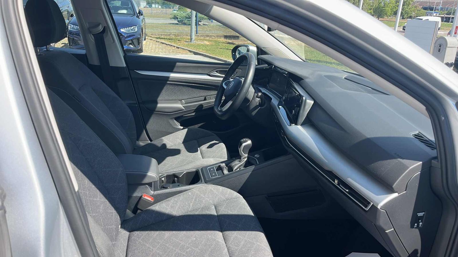 VW GOLF 8 2024 • PREMIUM jamstvo • AutoZubak Rabljena, fotografija 9