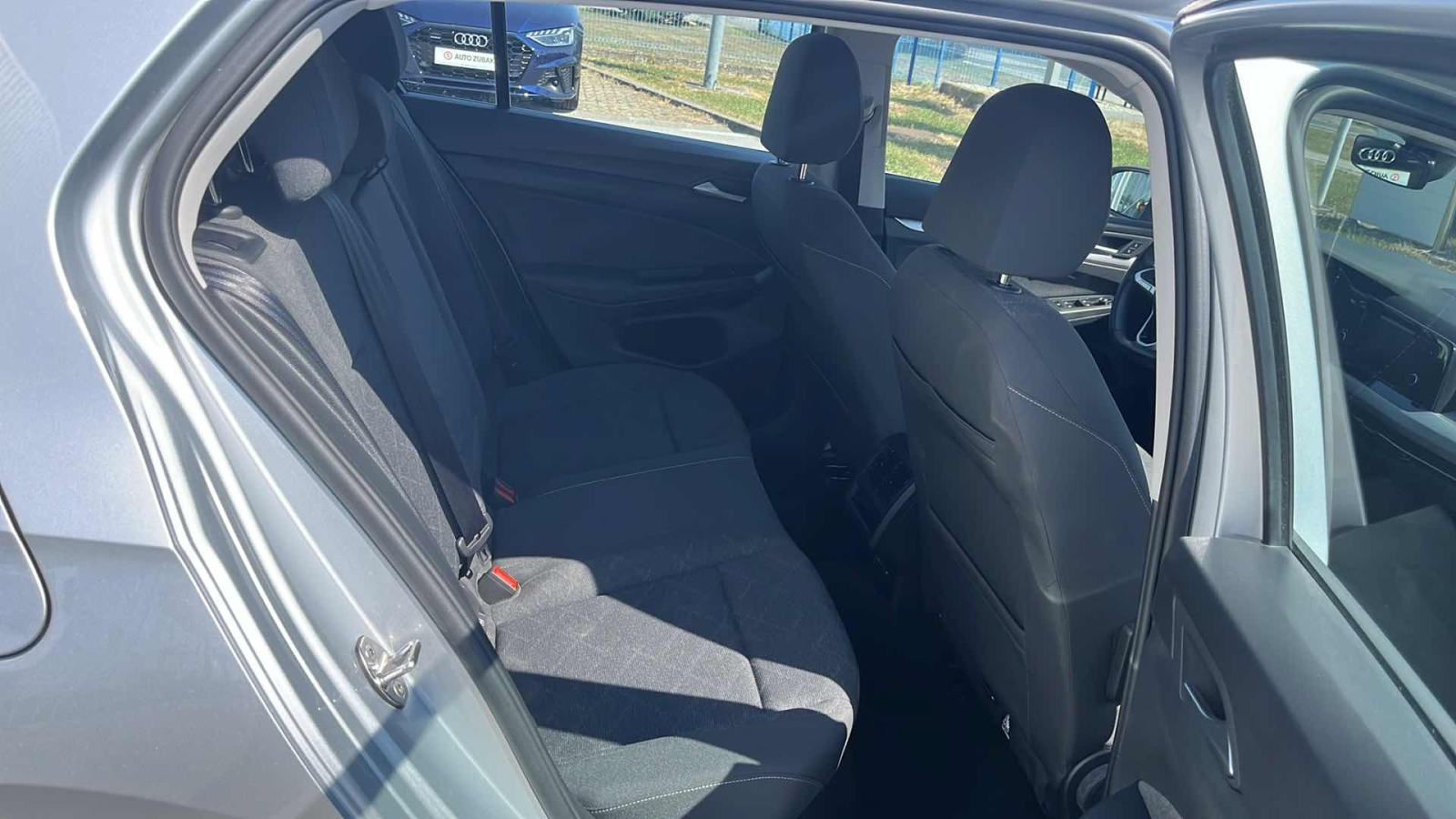 VW GOLF 8 2024 • PREMIUM jamstvo • AutoZubak Rabljena, fotografija 10