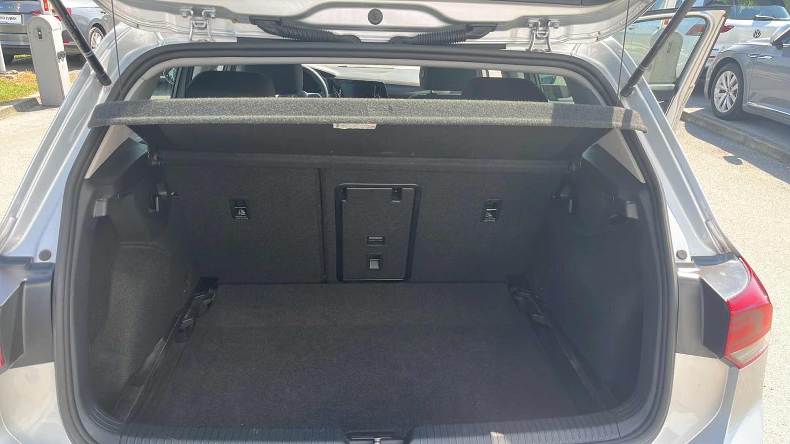 VW GOLF 8 2024 • PREMIUM jamstvo • AutoZubak Rabljena, fotografija 12