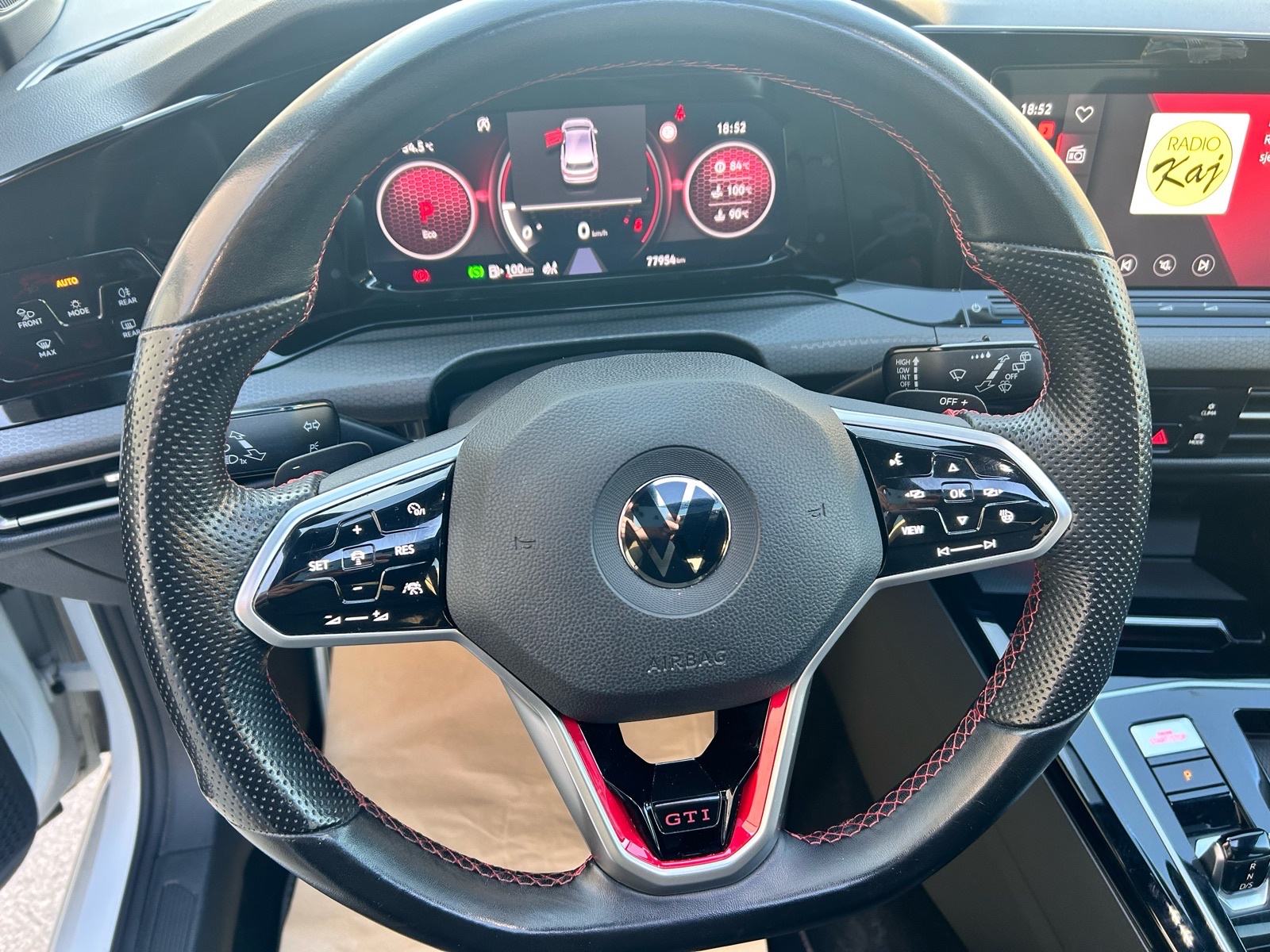 VW Golf 8 ,Clubsport,,Akrapović, Top stanje ,Panorama ,Head Up,Kamera, fotografija 11
