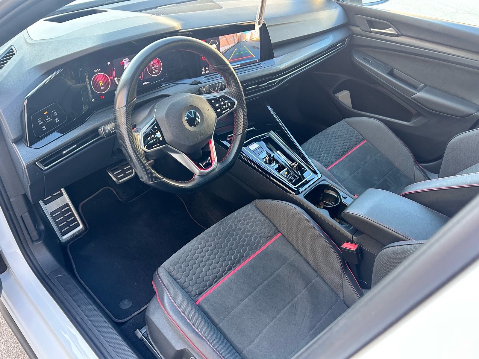VW Golf 8 ,Clubsport,,Akrapović, Top stanje ,Panorama ,Head Up,Kamera, fotografija 17