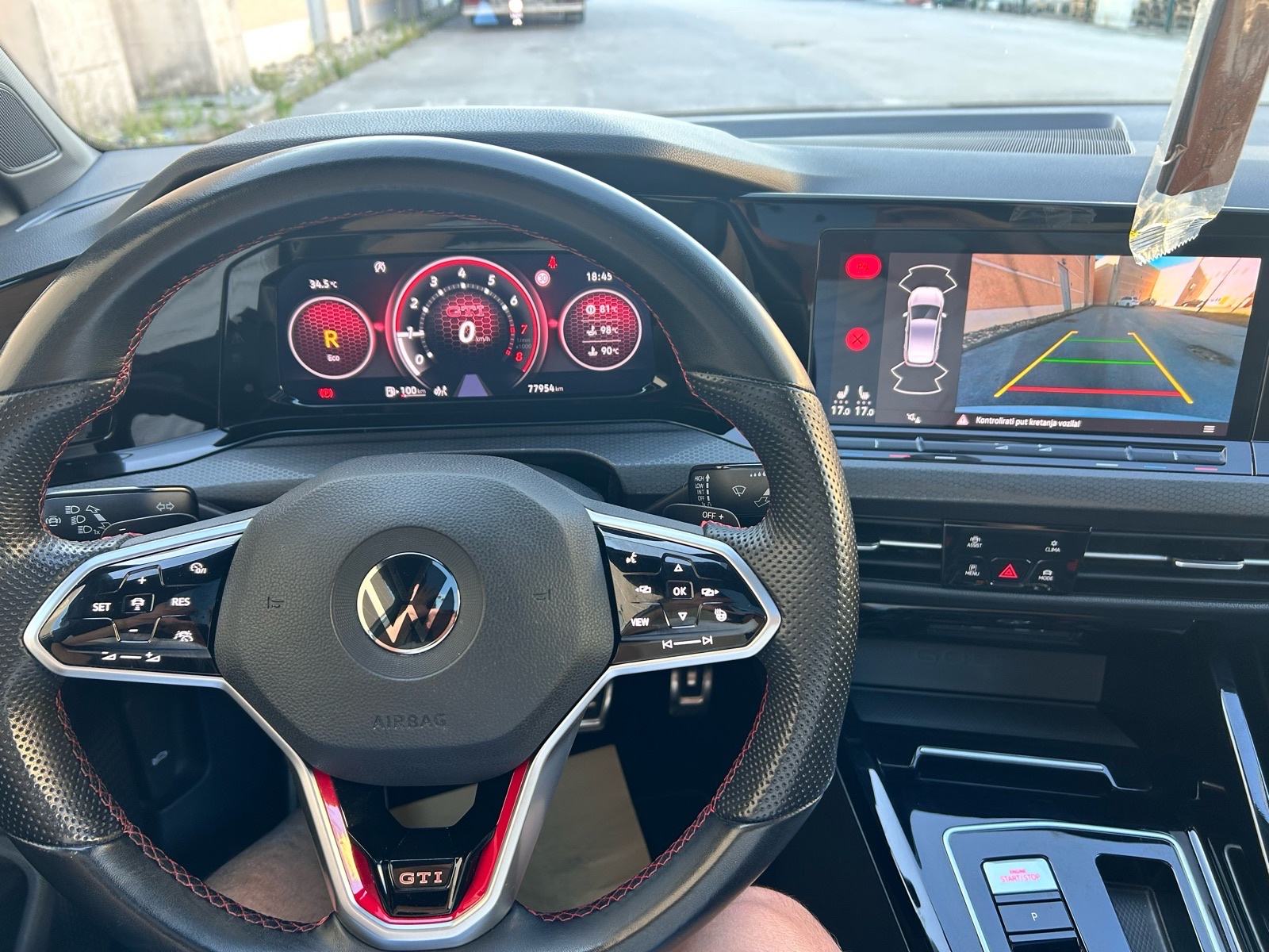 VW Golf 8 ,Clubsport,,Akrapović, Top stanje ,Panorama ,Head Up,Kamera, fotografija 15
