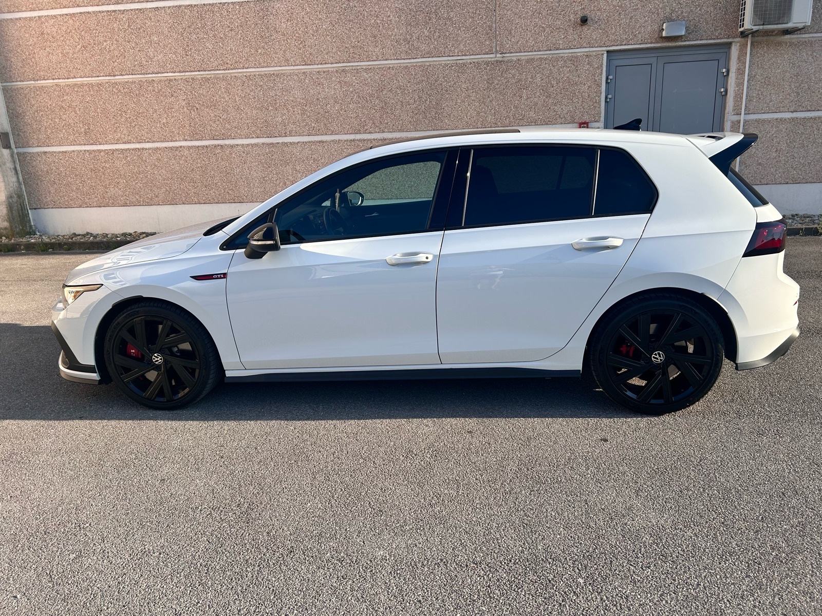 VW Golf 8 ,Clubsport,,Akrapović, Top stanje ,Panorama ,Head Up,Kamera, fotografija 2
