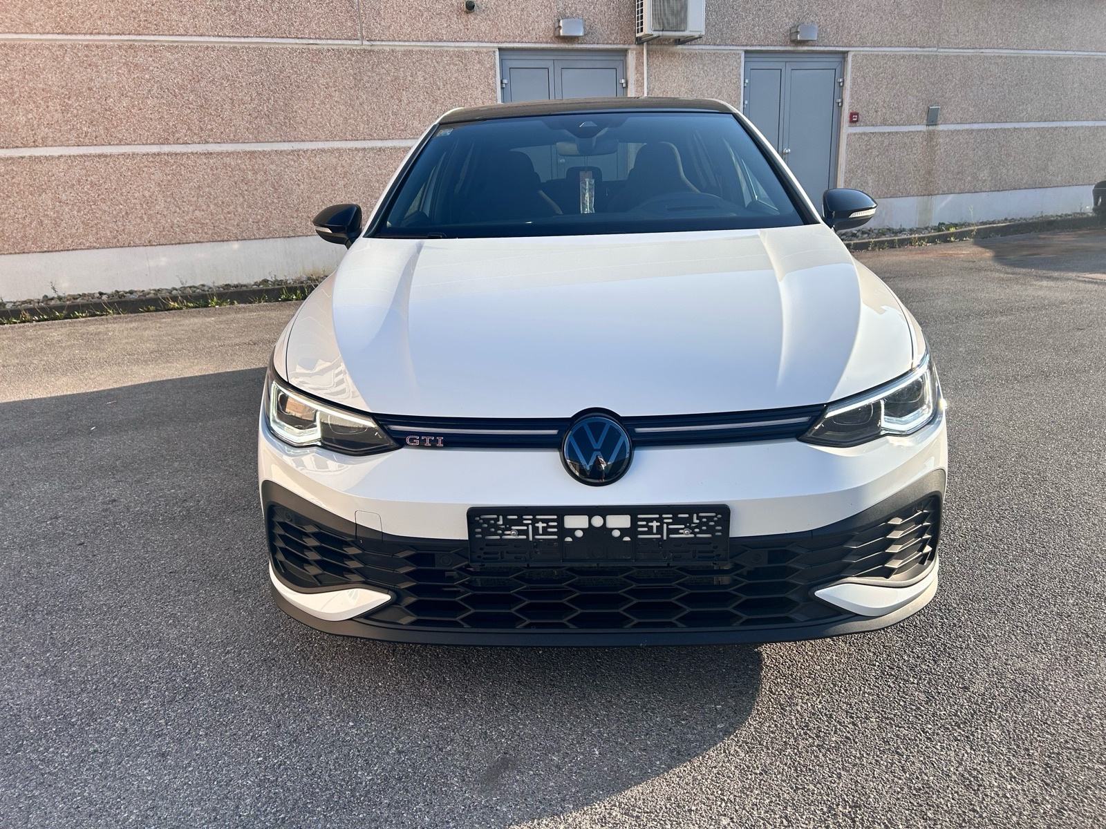 VW Golf 8 ,Clubsport,,Akrapović, Top stanje ,Panorama ,Head Up,Kamera, fotografija 9