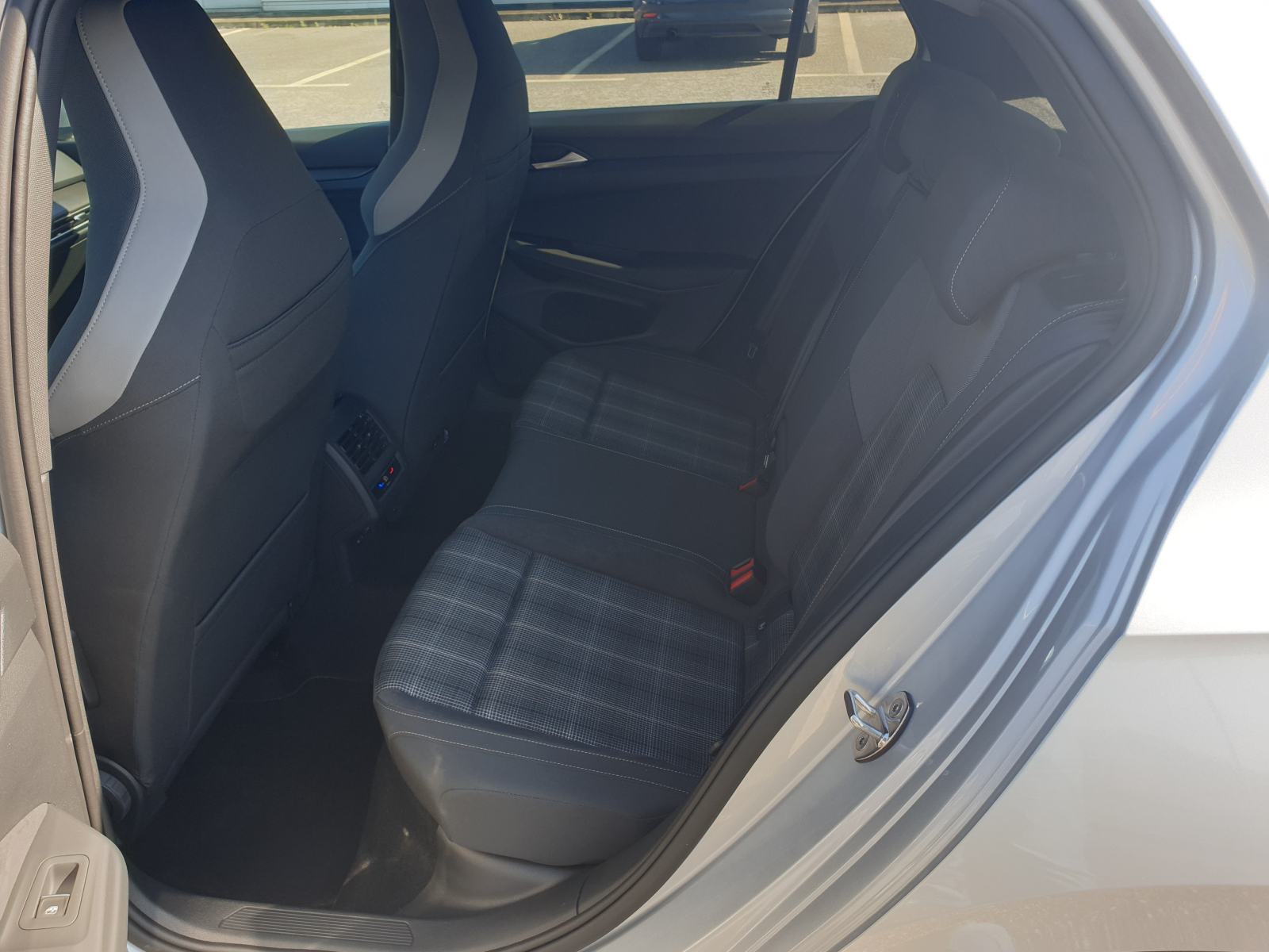 VW Golf 8 GTD DSG 200 KS ✅ Reg do 3/27 ✅ 1. vlasnik ✅ PDV ✅ Navigacija, fotografija 9