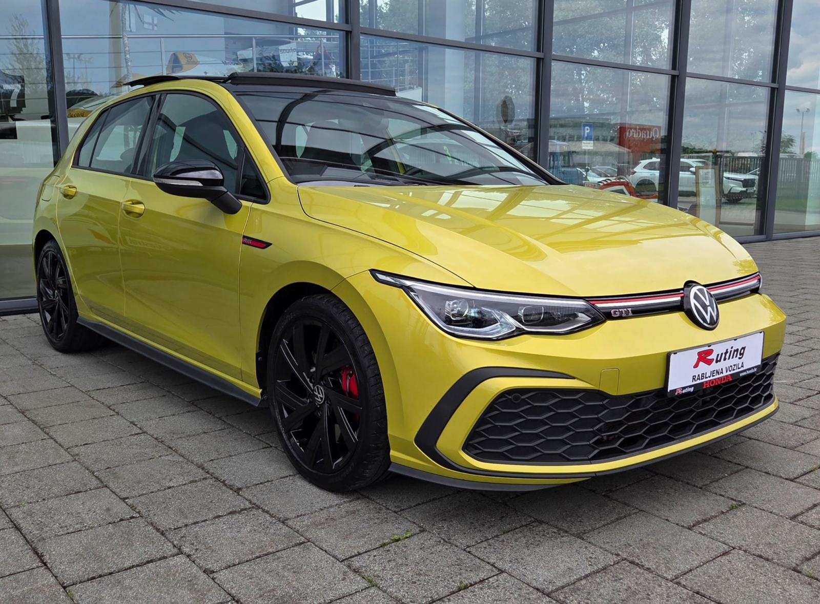 VW Golf 8 GTI 2.0 DSG*AMBI.LIGHT*PANORAMA*IQ DRIVE*FULL LED*48.000KM*, fotografija 3
