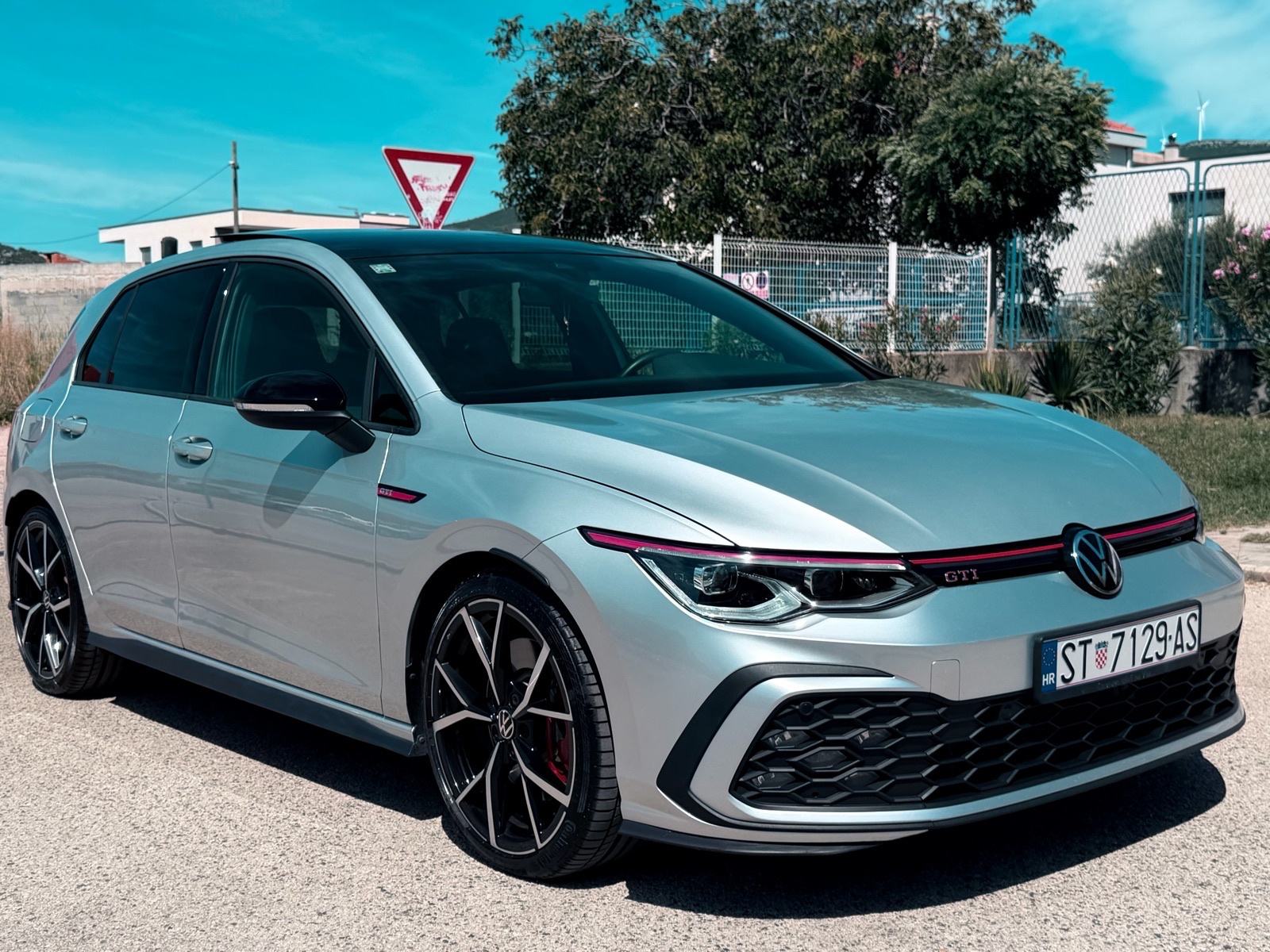VW Golf 8 gti 2,0 TSI automatik, fotografija 3