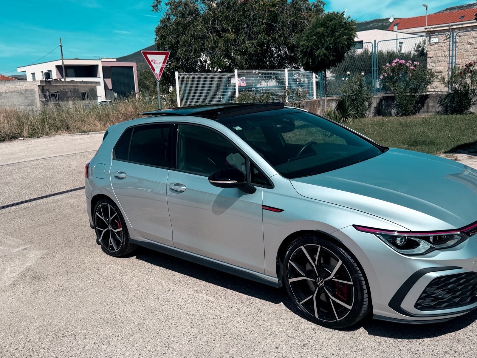 VW Golf 8 gti 2,0 TSI automatik, fotografija 17