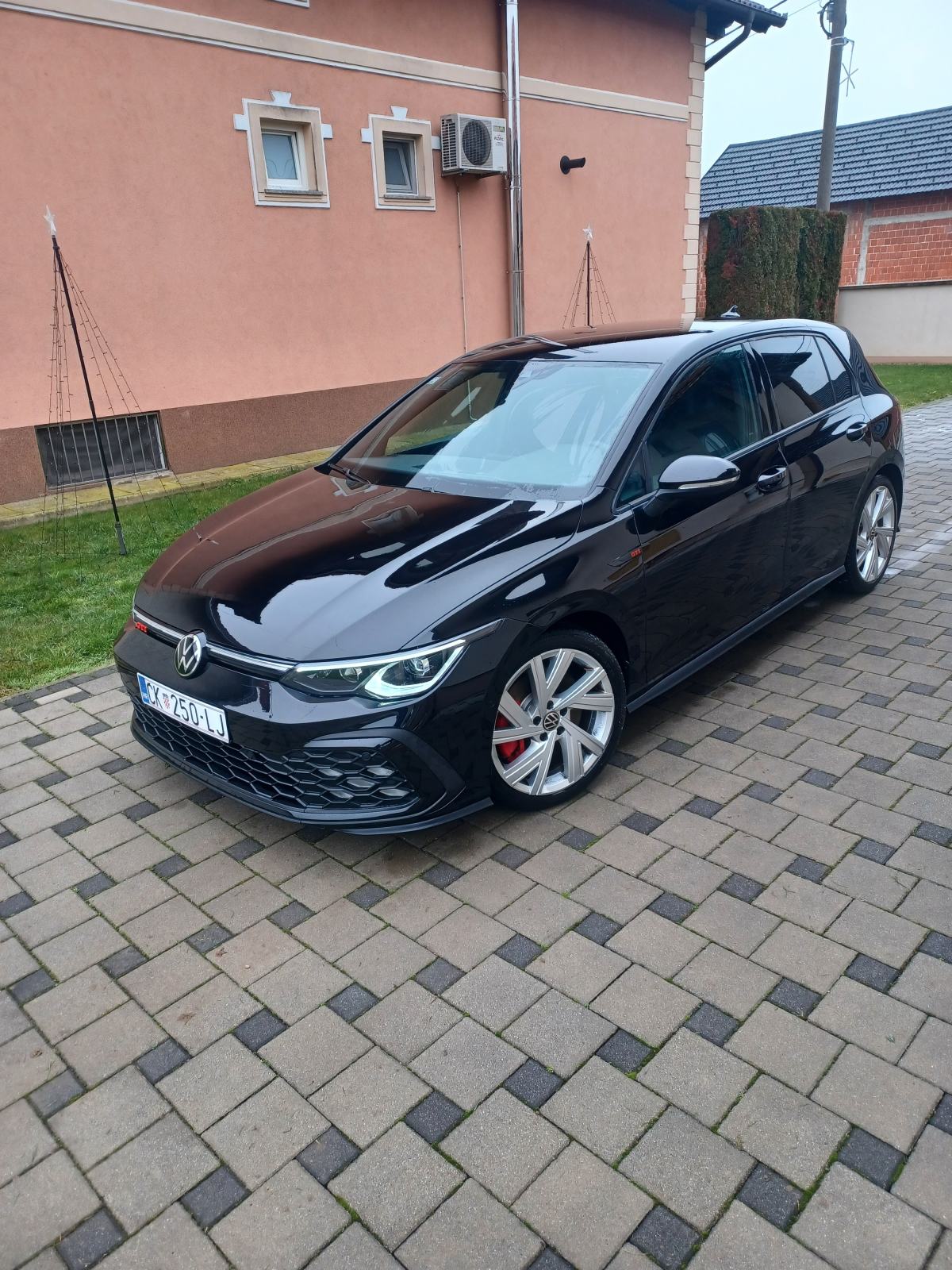 VW Golf 8 GTI, 2.0 TSI, fotografija 1