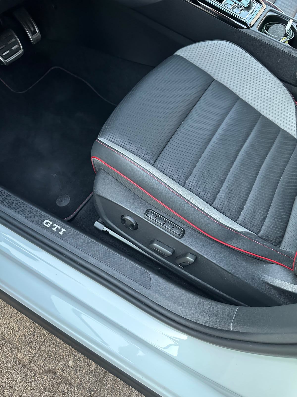VW GOLF 8 GTI *2024* DSG/PANO/MATRIX IQ LIGHT/KOŽA/KAM/AMBI/JAMSTVO, fotografija 10