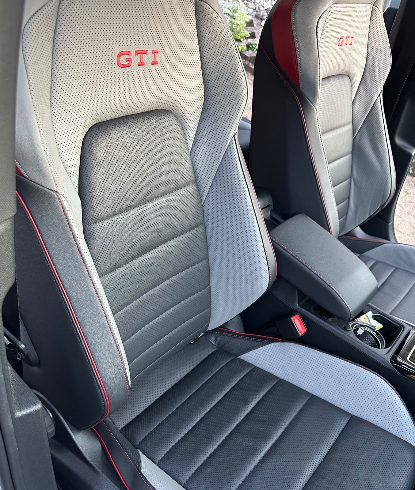 VW GOLF 8 GTI *2024* DSG/PANO/MATRIX IQ LIGHT/KOŽA/KAM/AMBI/JAMSTVO, fotografija 15