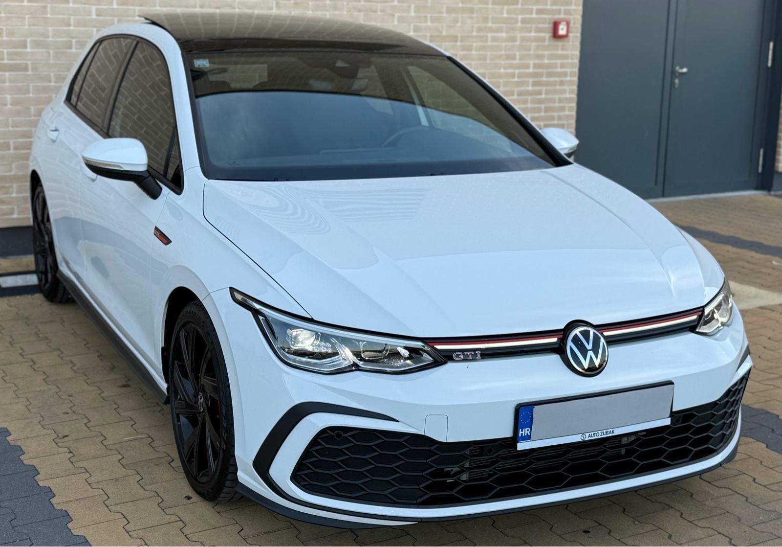 VW Golf 8 GTI•IQ LED•HARMAN KARDON•DSG•PANORAMA•40Tkm•KAO NOV•, fotografija 5