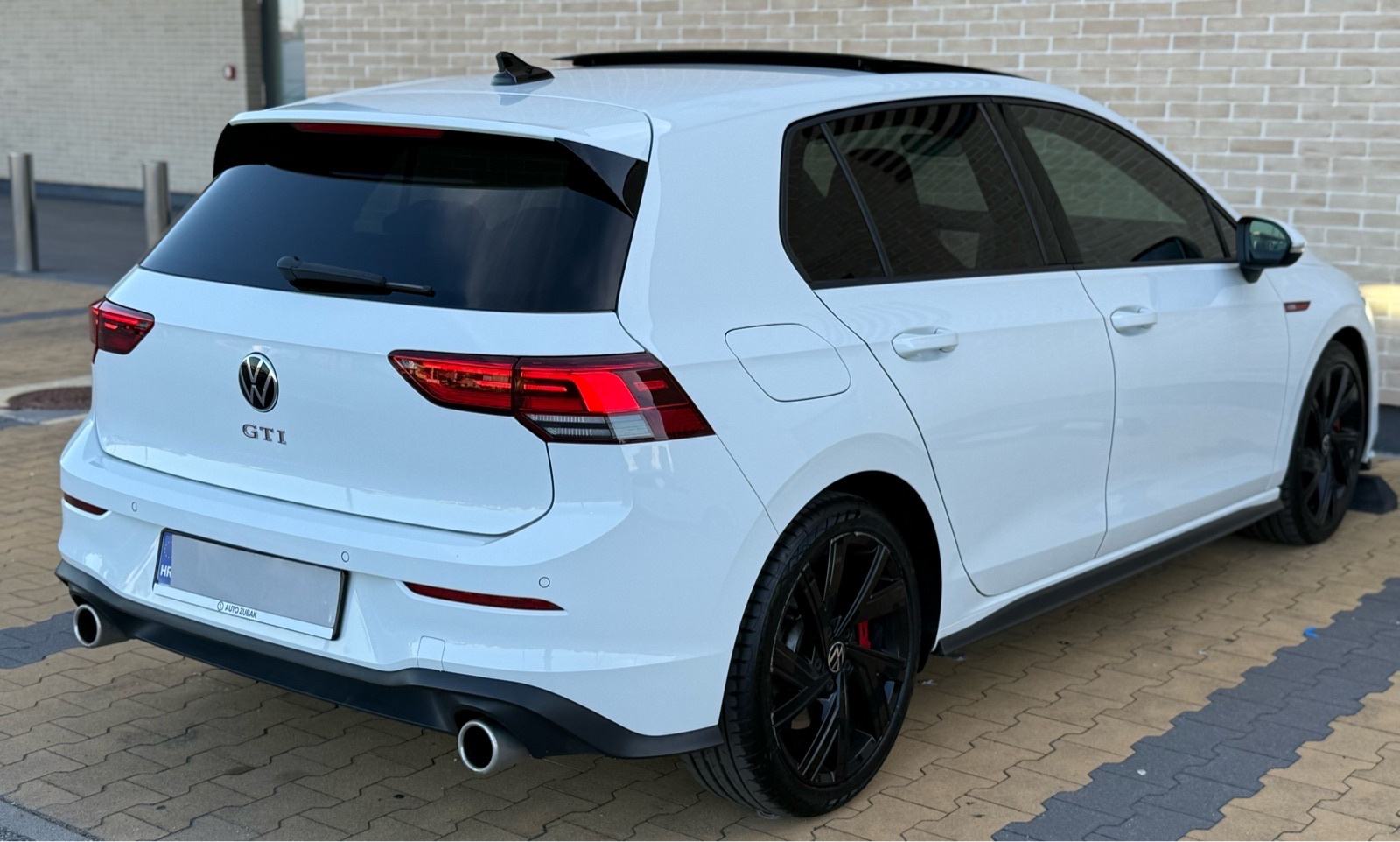 VW Golf 8 GTI•IQ LED•HARMAN KARDON•DSG•PANORAMA•40Tkm•KAO NOV•, fotografija 7