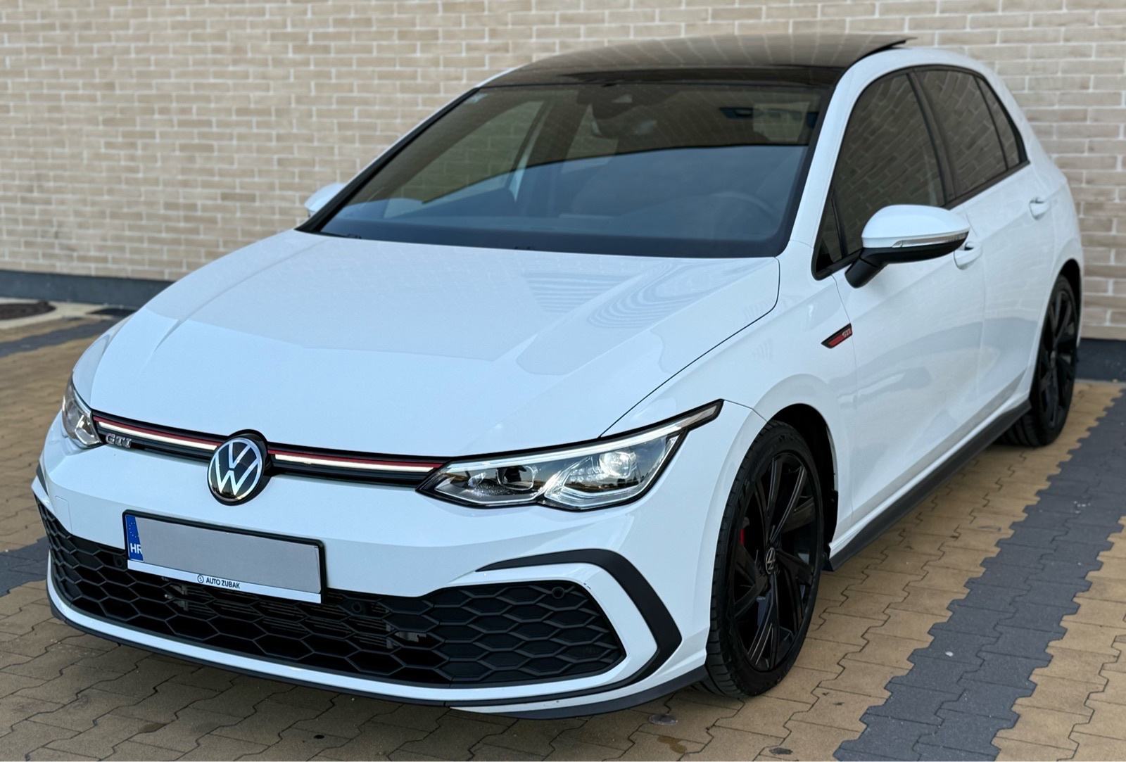 VW Golf 8 GTI•IQ LED•HARMAN KARDON•DSG•PANORAMA•40Tkm•KAO NOV•, fotografija 2