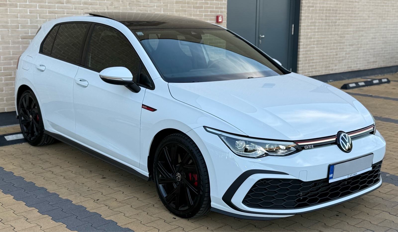 VW Golf 8 GTI•IQ LED•HARMAN KARDON•DSG•PANORAMA•40Tkm•KAO NOV•, fotografija 4