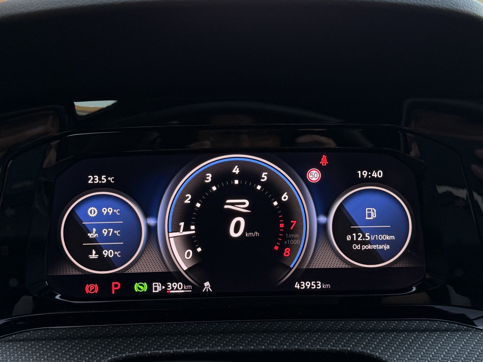 VW Golf 8 R 2.0 TSI 4MOTION, fotografija 9