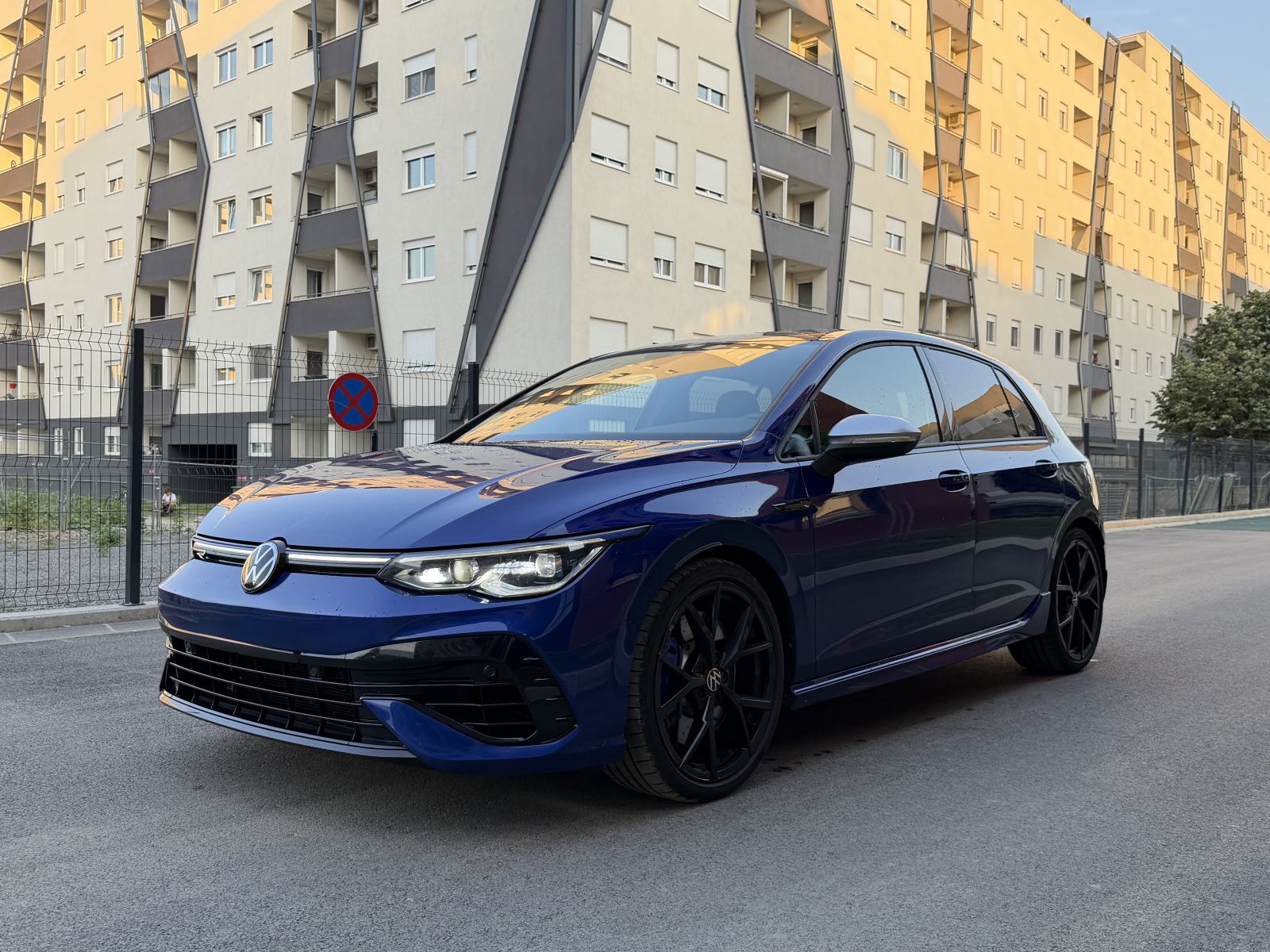 VW Golf 8 R 2.0 TSI 4MOTION, fotografija 3
