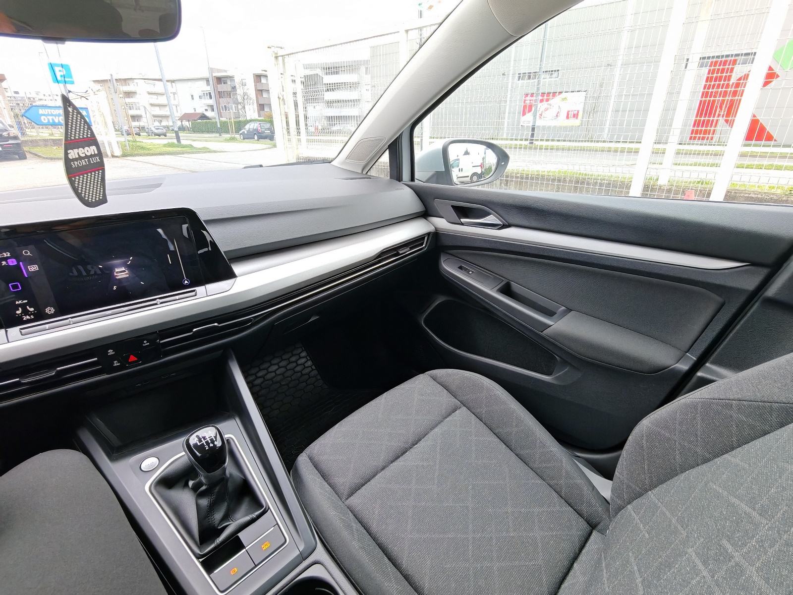 VW Golf 8 Variant 2.0 TDi, Life oprema, LED, Virtual, 5/2027, Odlican, fotografija 13