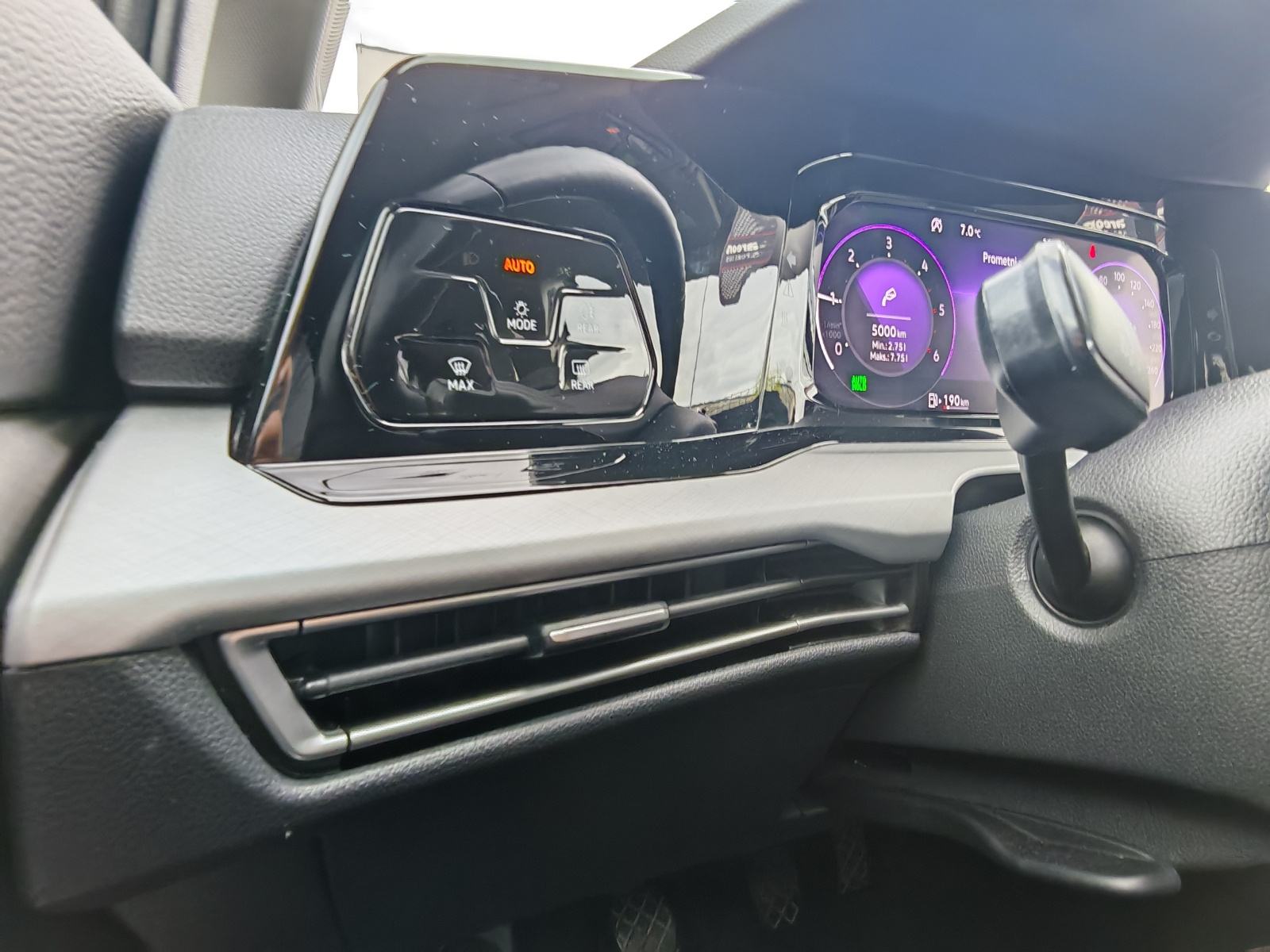 VW Golf 8 Variant 2.0 TDi, Life oprema, LED, Virtual, 5/2027, Odlican, fotografija 17