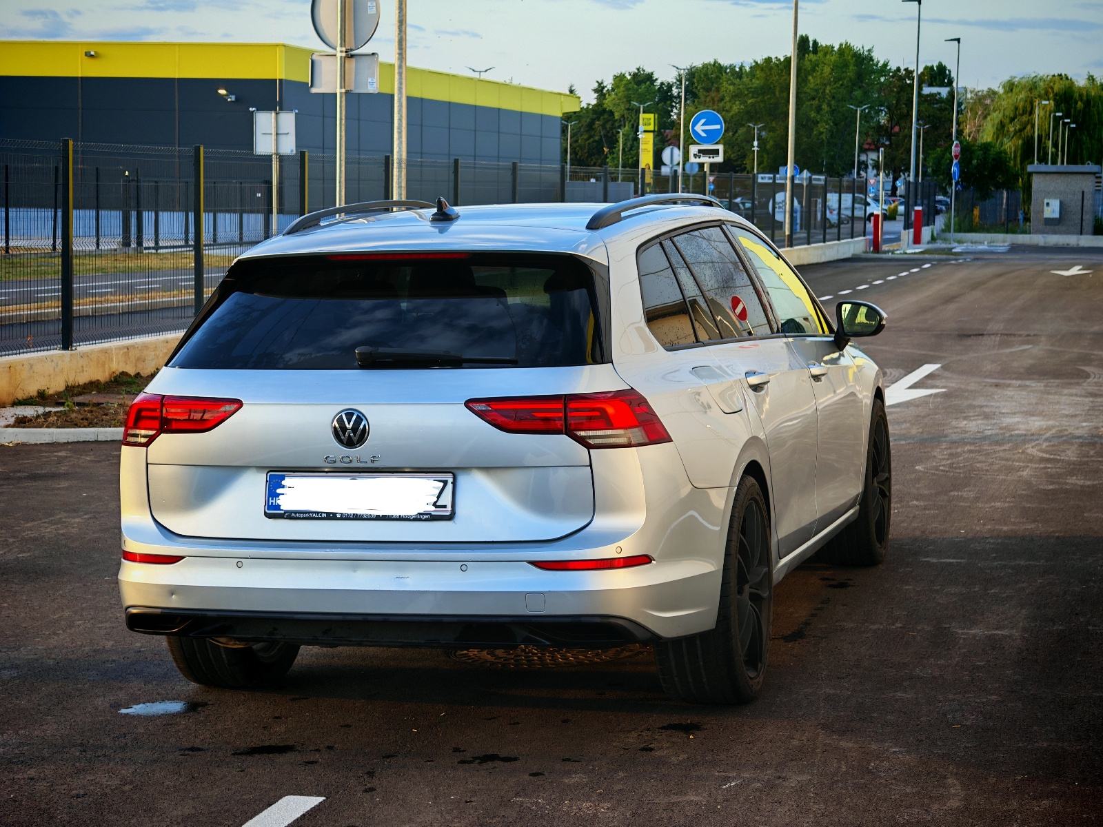 VW Golf 8 Variant 2.0 TDi, Life oprema, LED, Virtual, 5/2027, Odlican, fotografija 4