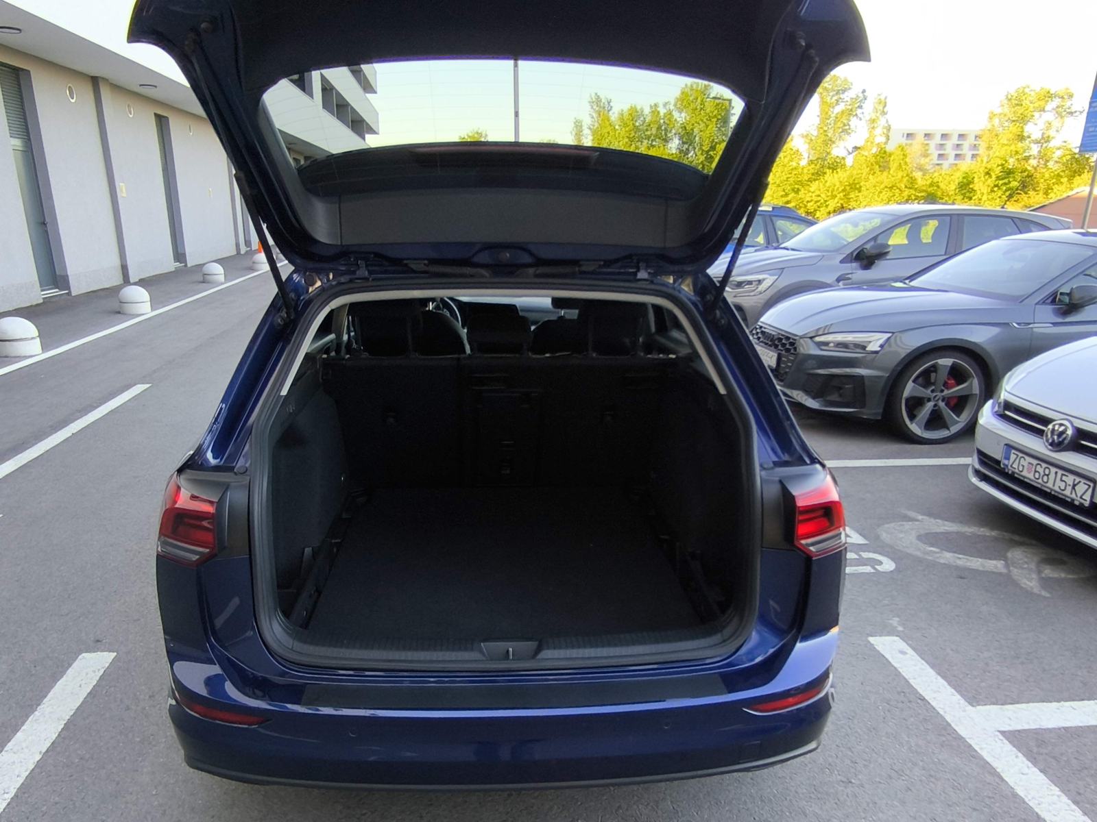 VW Golf 8 Variant Life reg.07/27, fotografija 11