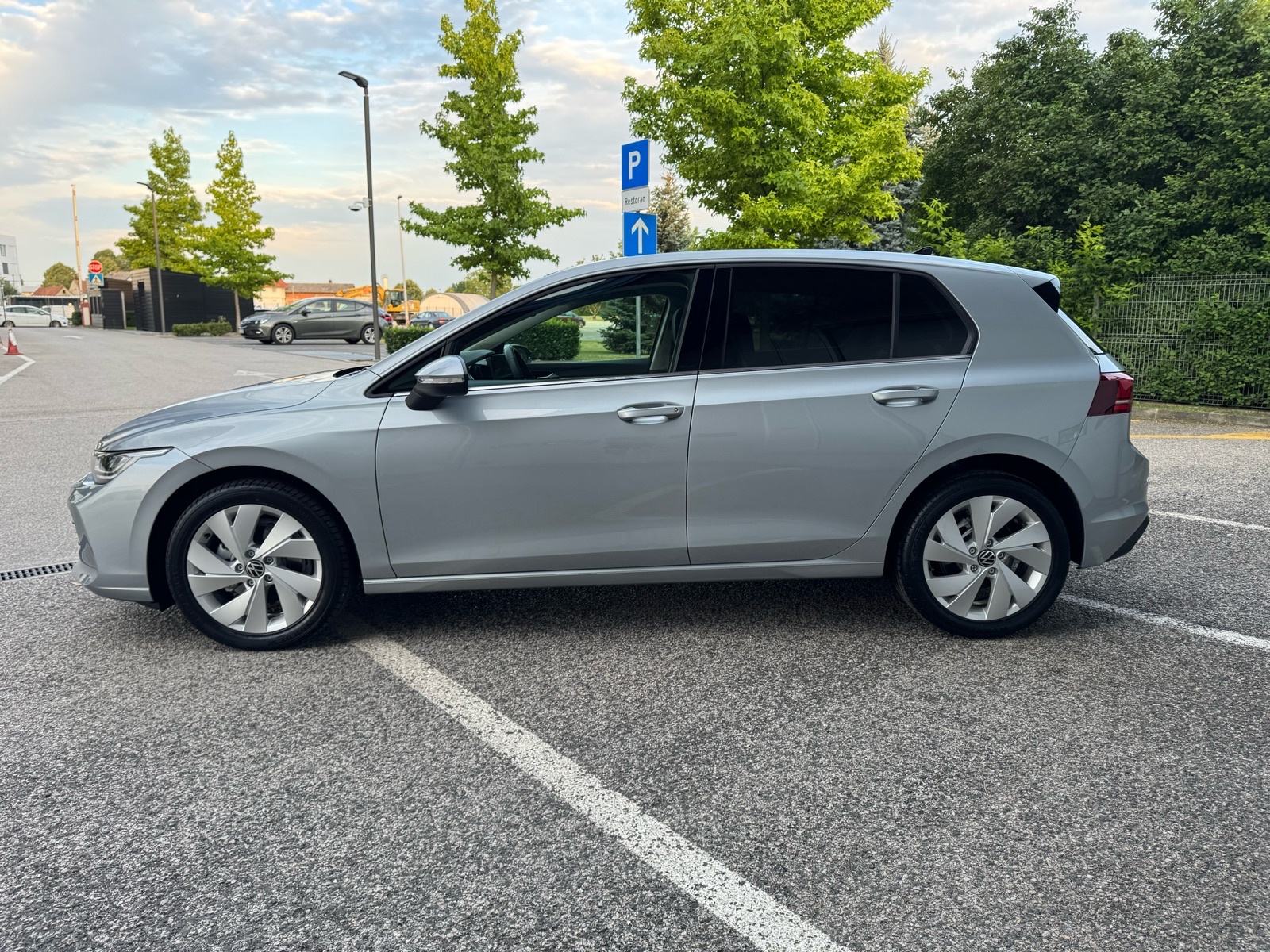 VW Golf 8.5 2,0 TDI *NIJE UVOZ,ORIGINAL KM,2xKLJUČA,REG 07/2027,NOVO*, fotografija 2
