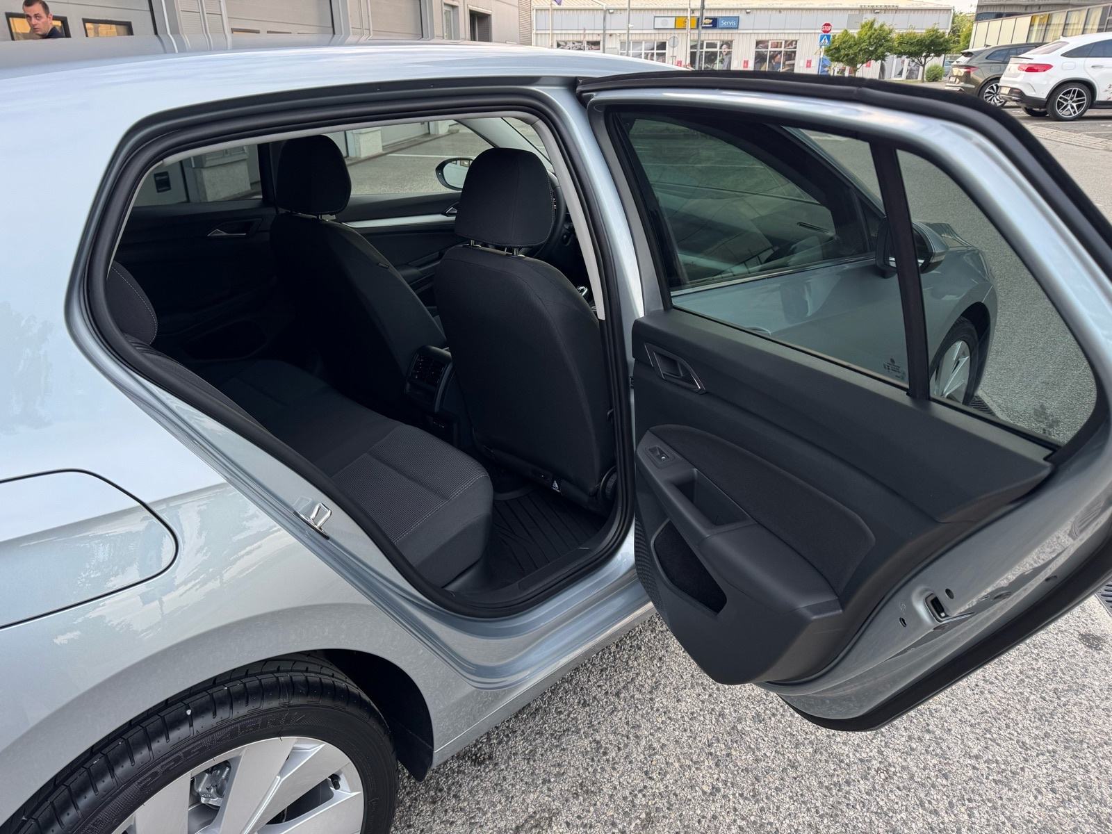 VW Golf 8.5 2,0 TDI *NIJE UVOZ,ORIGINAL KM,2xKLJUČA,REG 07/2027,NOVO*, fotografija 13