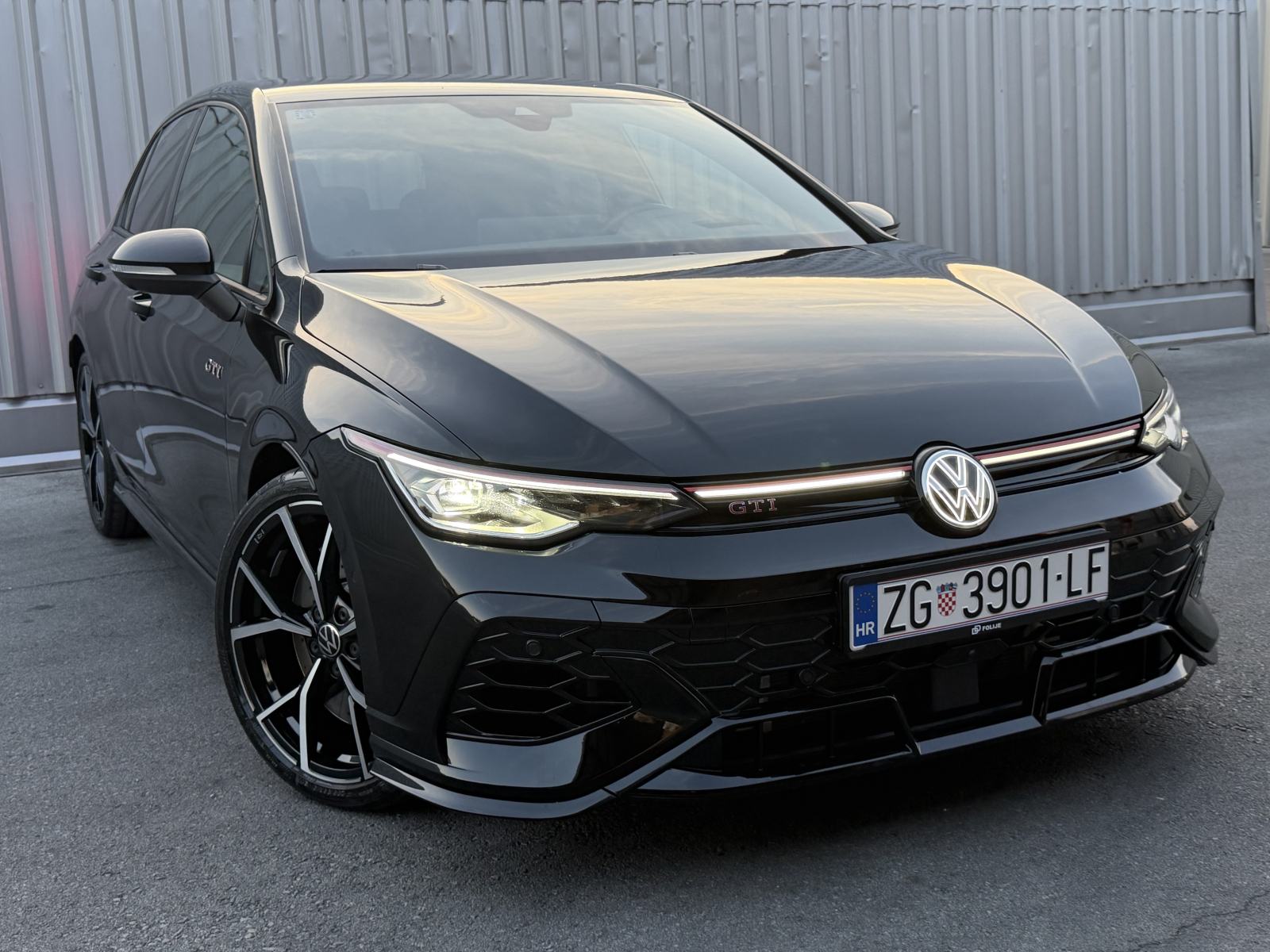 VW Golf 8.5 GTI CLUB SPORT, FACELIFT, 5g JAMSTVO, HUD, IQ LED, LASER, fotografija 3