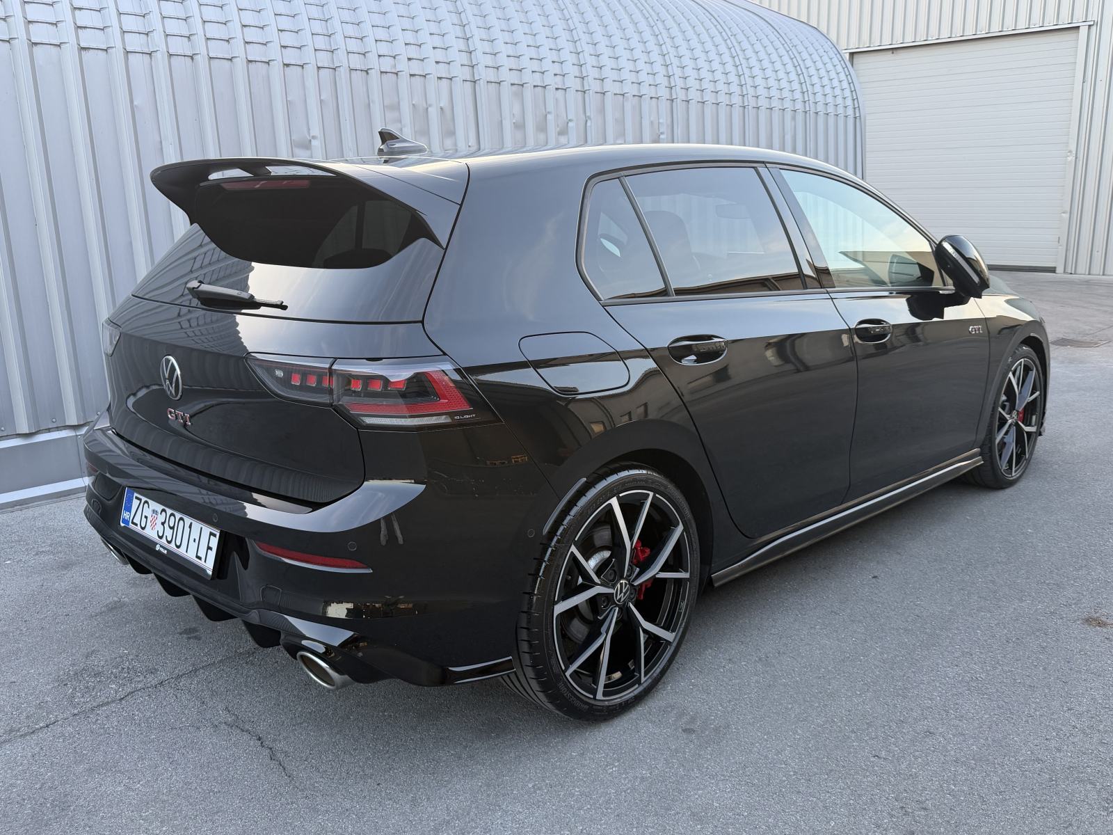 VW Golf 8.5 GTI CLUB SPORT, FACELIFT, 5g JAMSTVO, HUD, IQ LED, LASER, fotografija 11