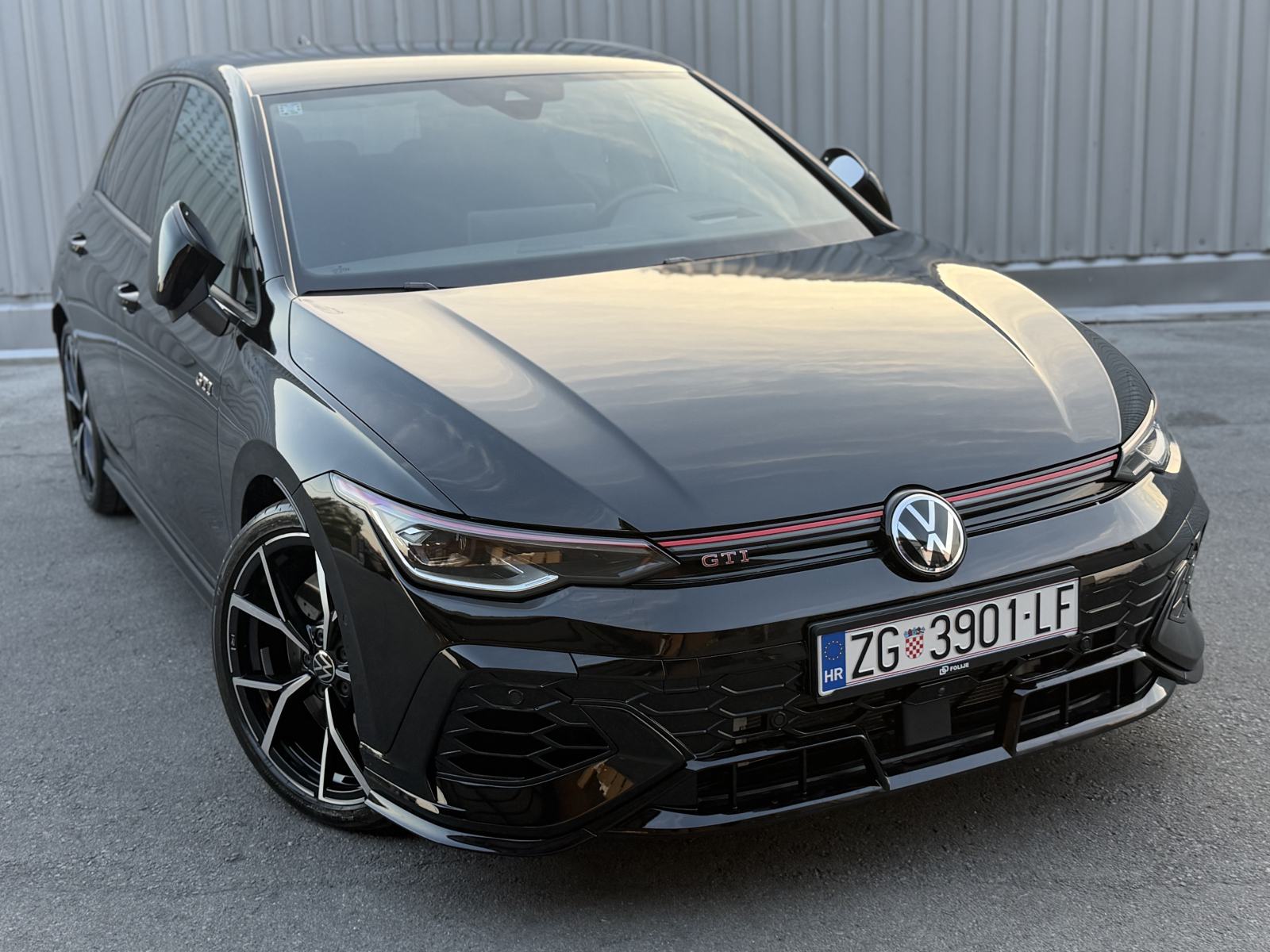 VW Golf 8.5 GTI CLUB SPORT, FACELIFT, 5g JAMSTVO, HUD, IQ LED, LASER, fotografija 2