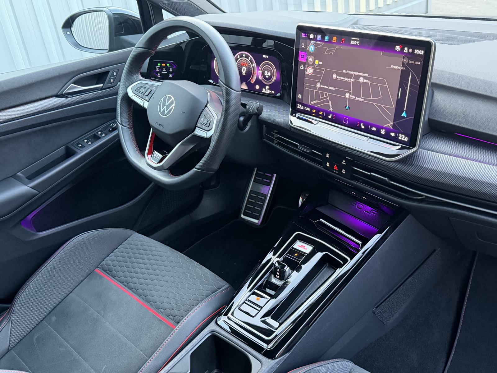 VW Golf 8.5 GTI CLUB SPORT, FACELIFT, 5g JAMSTVO, HUD, IQ LED, LASER, fotografija 13