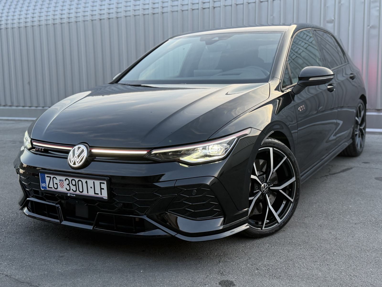 VW Golf 8.5 GTI CLUB SPORT, FACELIFT, 5g JAMSTVO, HUD, IQ LED, LASER, fotografija 5