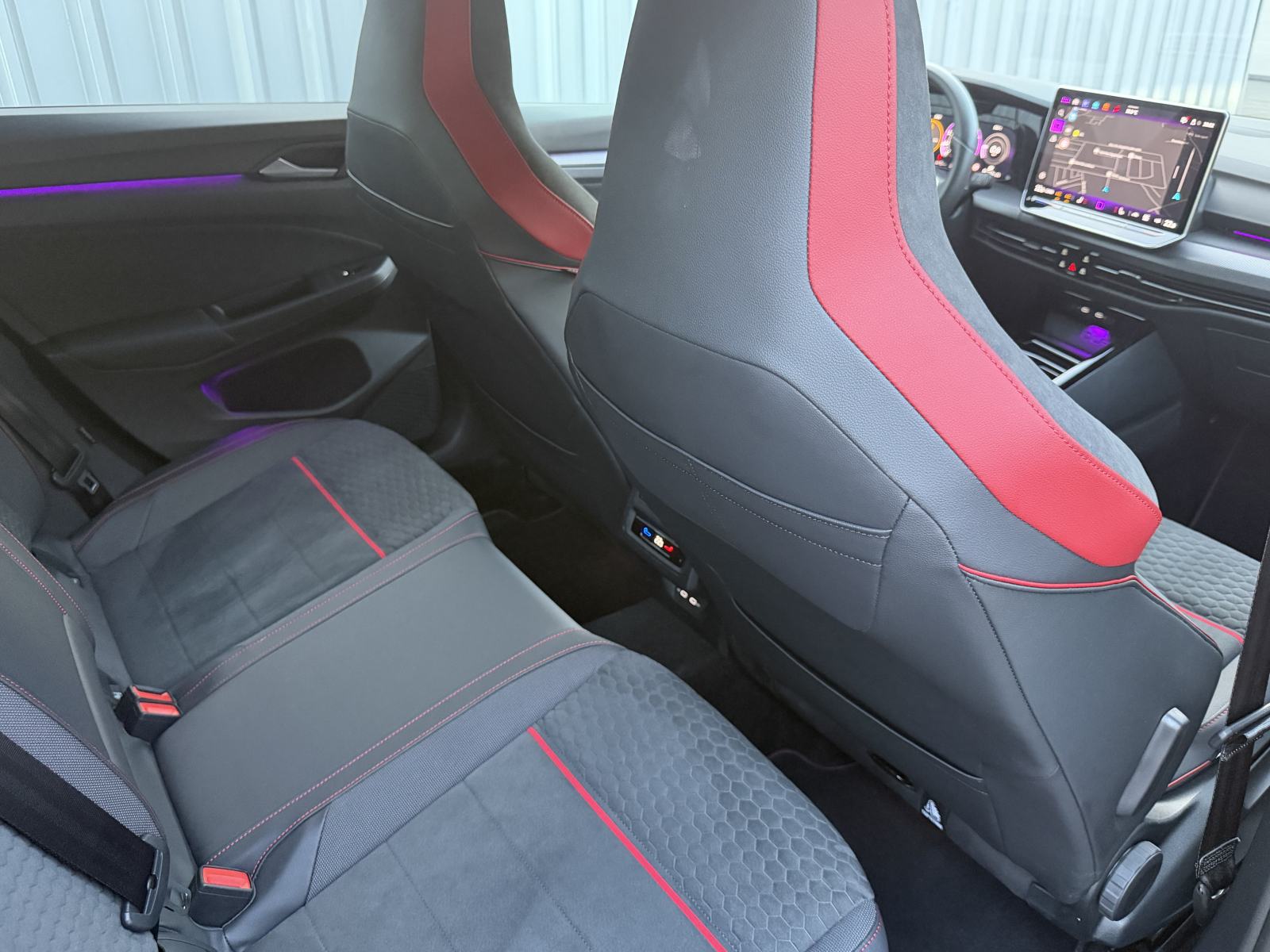VW Golf 8.5 GTI CLUB SPORT, FACELIFT, 5g JAMSTVO, HUD, IQ LED, LASER, fotografija 14