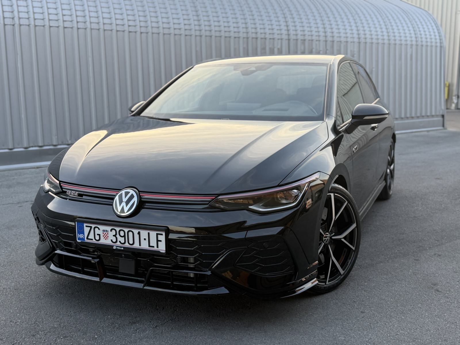 VW Golf 8.5 GTI CLUB SPORT, FACELIFT, 5g JAMSTVO, HUD, IQ LED, LASER, fotografija 9