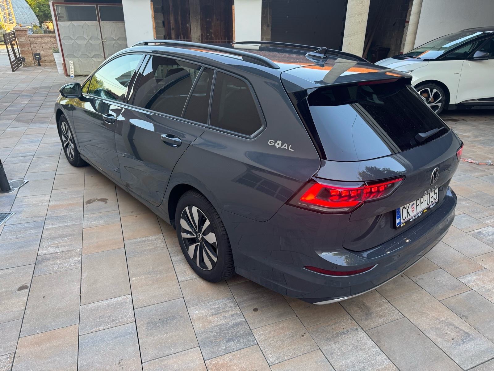 VW Golf 8.5 Variant 2.0 TDI DSG,IQ Light,kamera 360*18000km,!!NOVO!!, fotografija 17