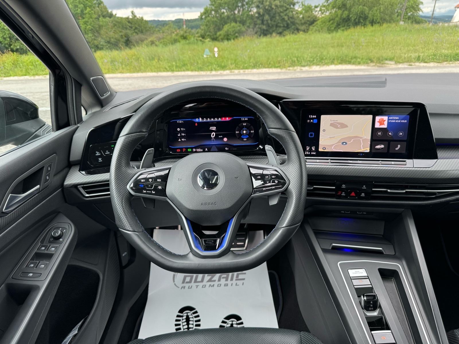 VW Golf 8R Performance, Akrapovič, PANO, H&K, fotografija 12