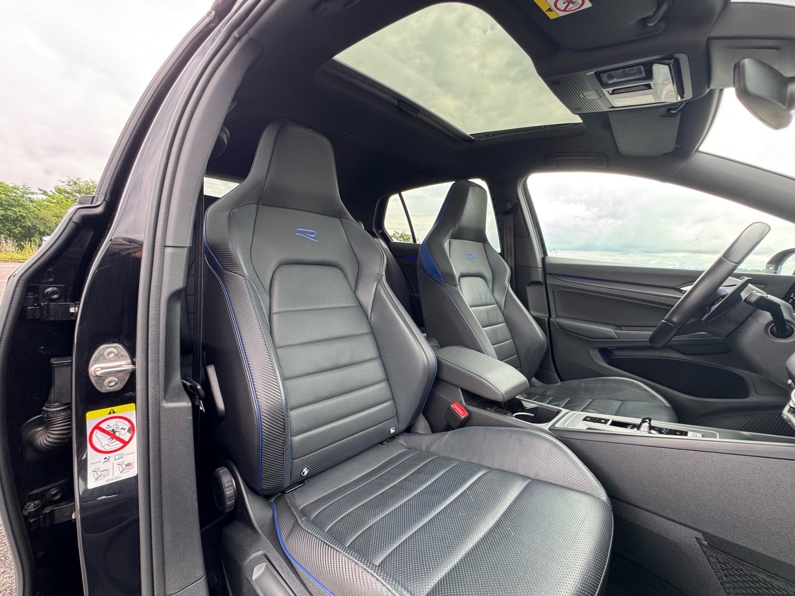 VW Golf 8R Performance, Akrapovič, PANO, H&K, fotografija 15