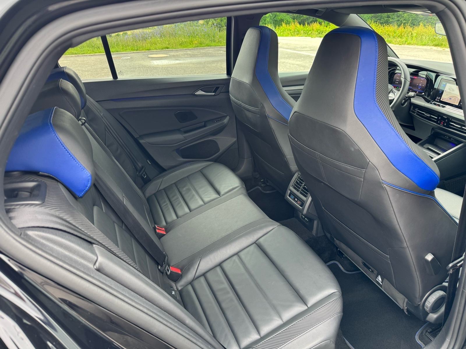 VW Golf 8R Performance, Akrapovič, PANO, H&K, fotografija 17