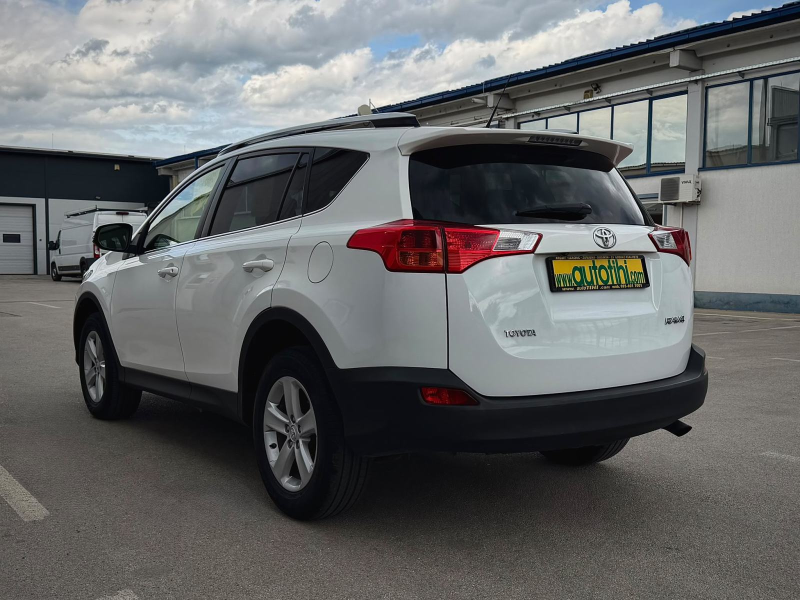 Toyota RAV 4 2.0 D-4D Active 2013g 91kW PARKIRNA KAMERA⭐⭐⭐⭐⭐, fotografija 3