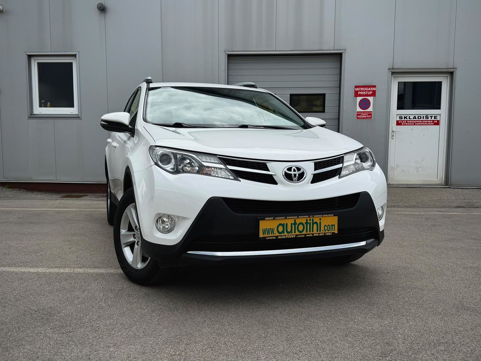 Toyota RAV 4 2.0 D-4D Active 2013g 91kW PARKIRNA KAMERA⭐⭐⭐⭐⭐, fotografija 8