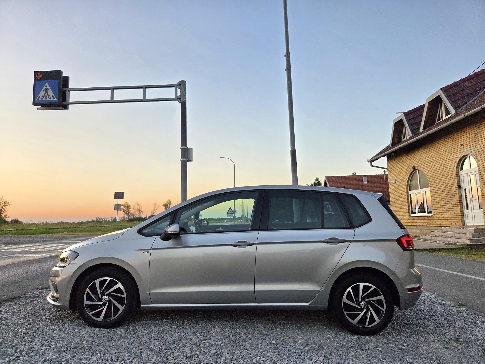 VW Golf Sportsvan 1.5TSI DSG-135TKM-JAMSTVO 12MJ-NAVI,PDC,GRIJ.SJEDALA, fotografija 5