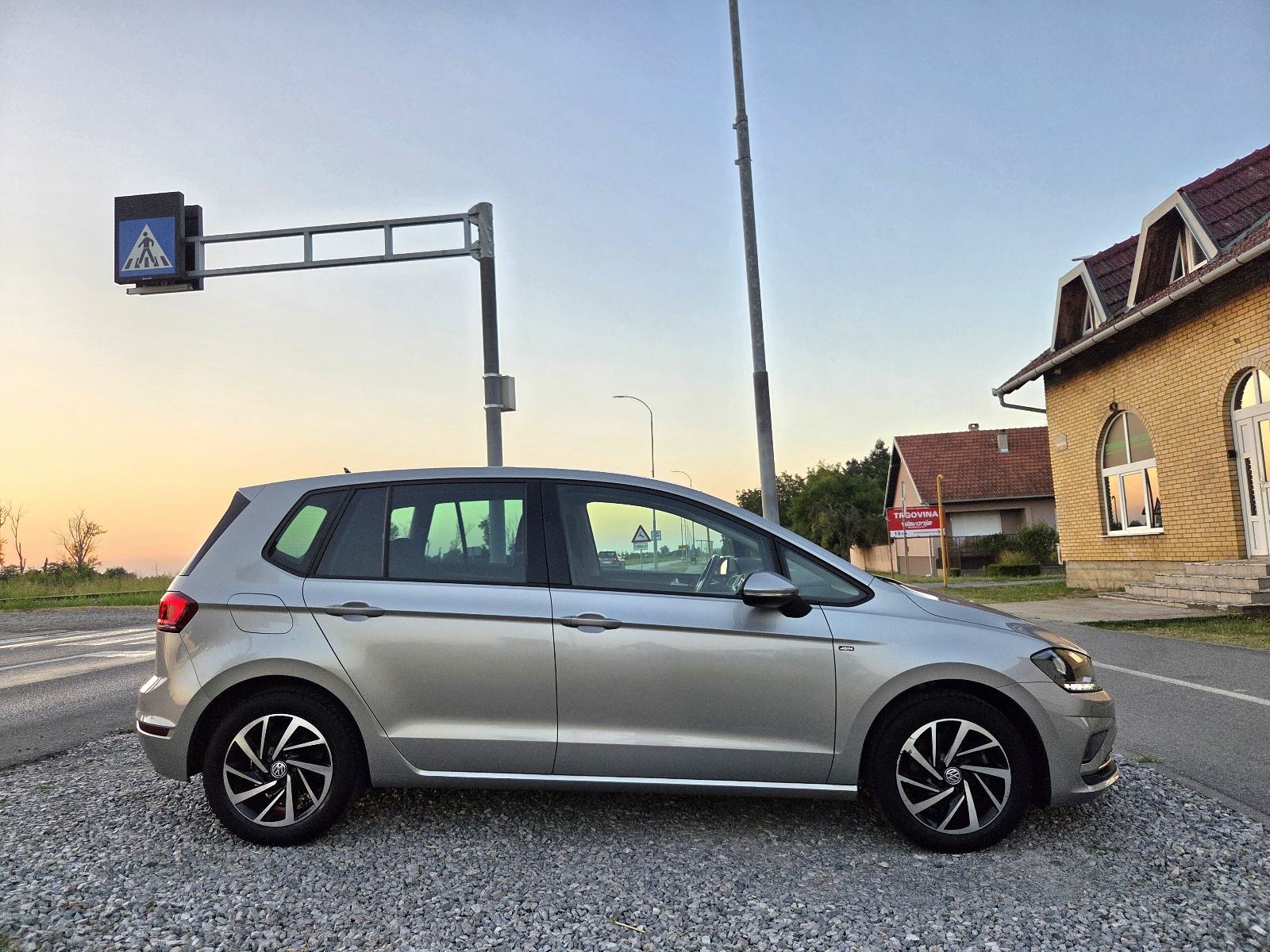 VW Golf Sportsvan 1.5TSI DSG-135TKM-JAMSTVO 12MJ-NAVI,PDC,GRIJ.SJEDALA, fotografija 4