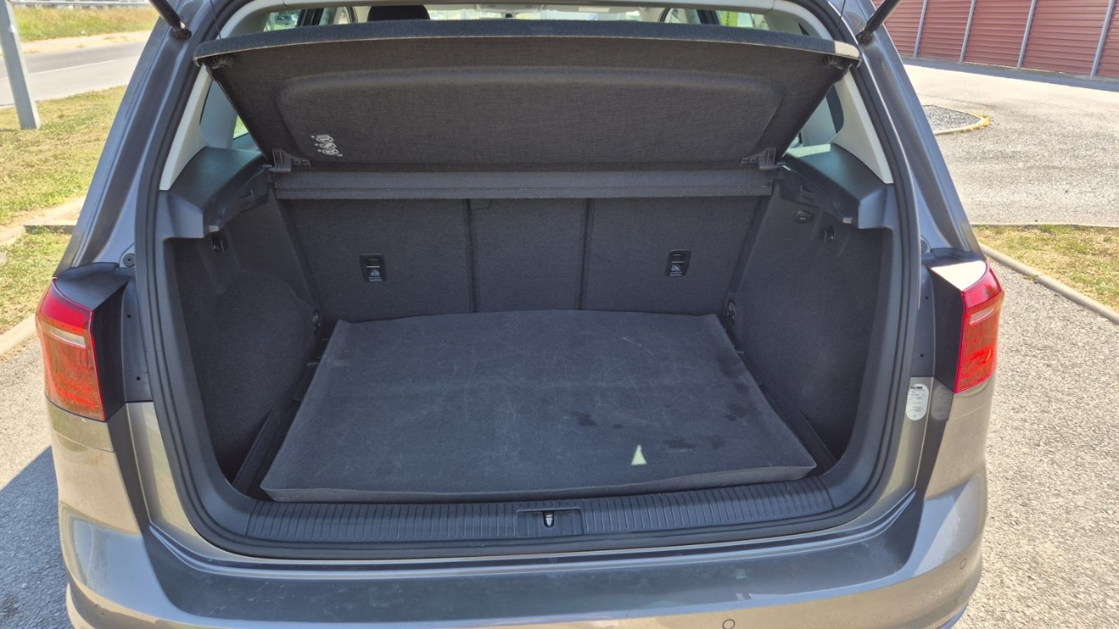 VW Golf Sportsvan 1.6 tdi 1.vlasnik,veliki servis.., fotografija 9