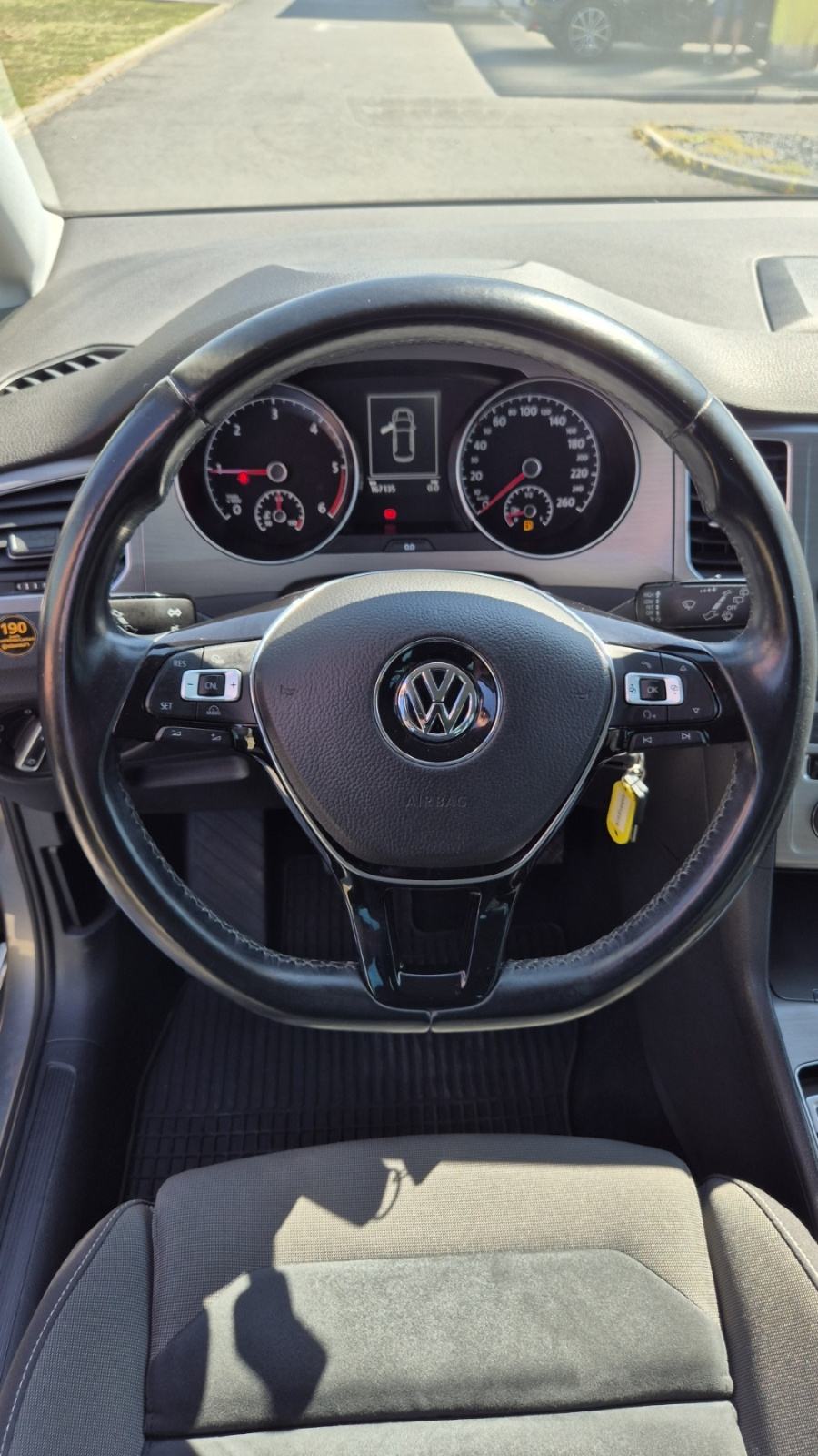 VW Golf Sportsvan 1.6 tdi 1.vlasnik,veliki servis.., fotografija 11