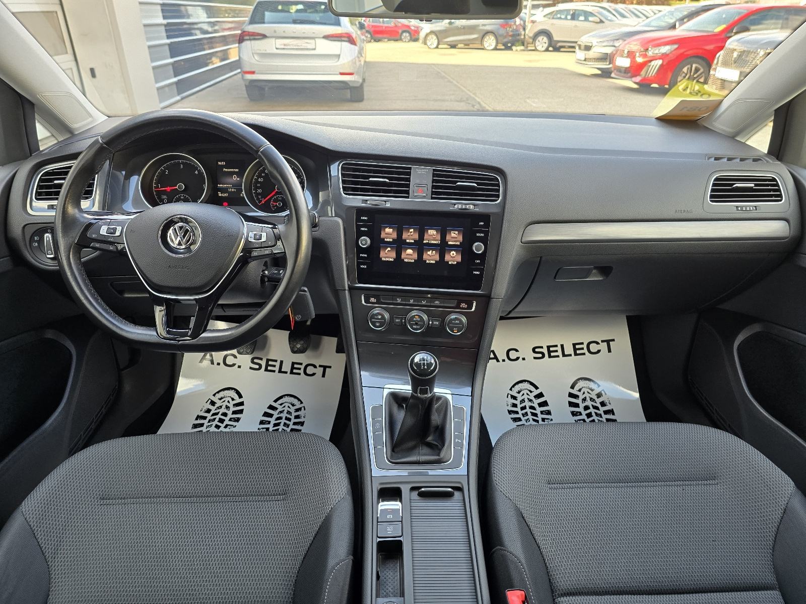 VW Golf VII 1.6 TDI - 2017 - 180000km - GARANCIJA - SERVIS - REG 1 GOD, fotografija 9