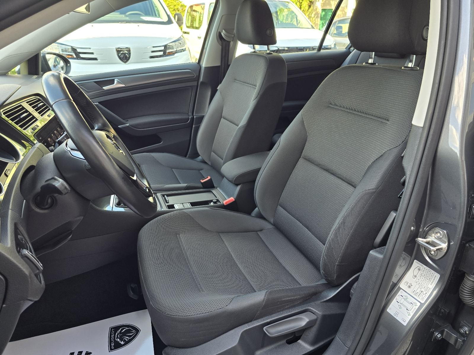 VW Golf VII 1.6 TDI - 2017 - 180000km - GARANCIJA - SERVIS - REG 1 GOD, fotografija 17