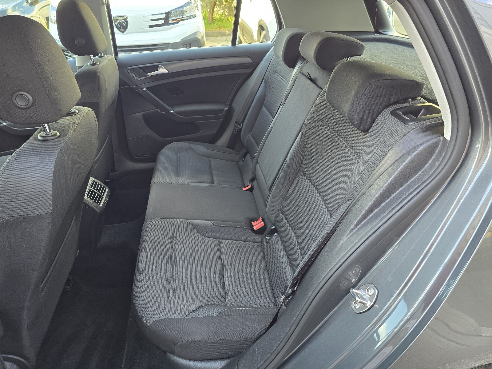 VW Golf VII 1.6 TDI - 2017 - 180000km - GARANCIJA - SERVIS - REG 1 GOD, fotografija 19