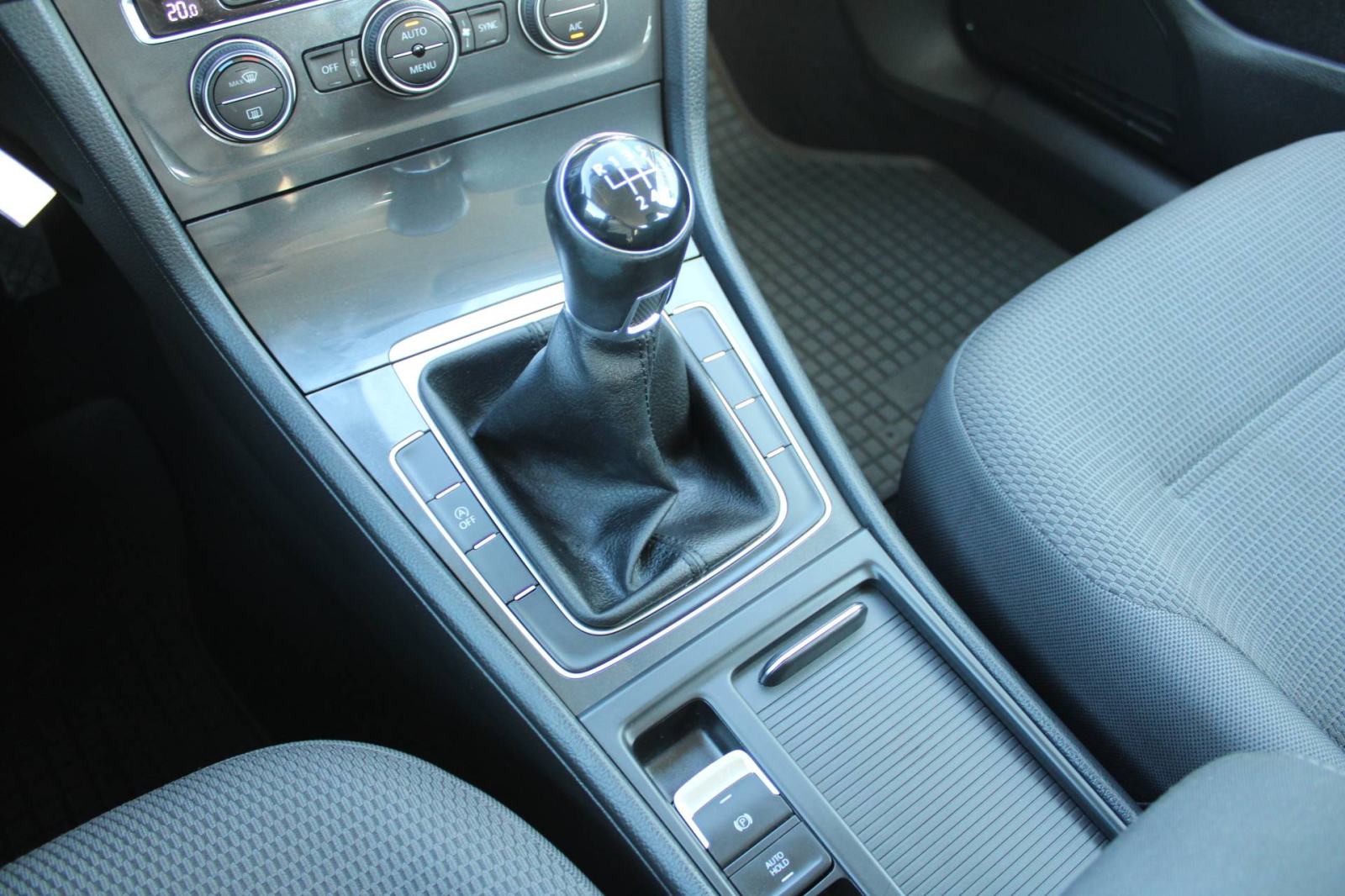 VW Golf VII 1.6 TDi Comfortline - nije uvoz, fotografija 17