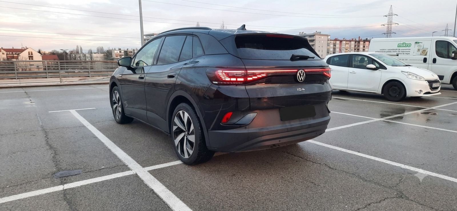 VW ID.4 82Kw vltp range0: 550 km automatik, 2023 g, ima 3900 km, pogled izvana - slika 2