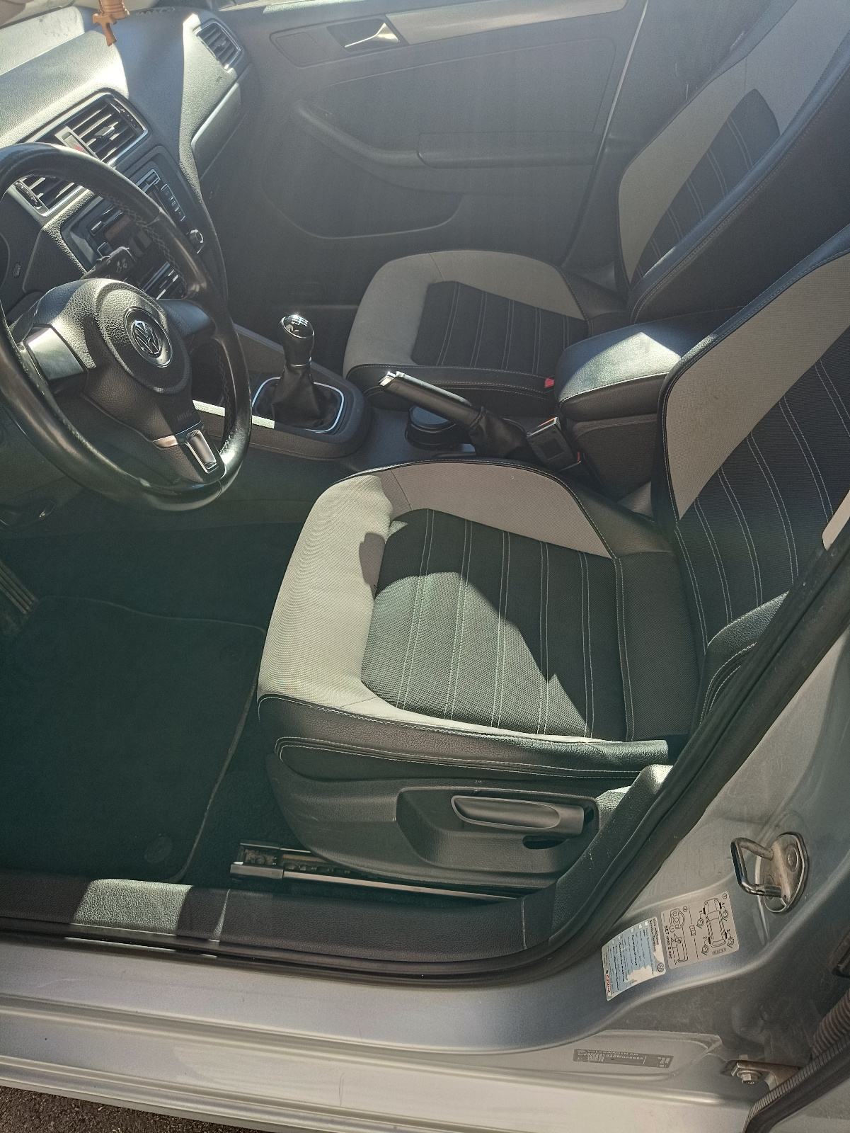 VW Jetta 2,0 TDI, fotografija 11